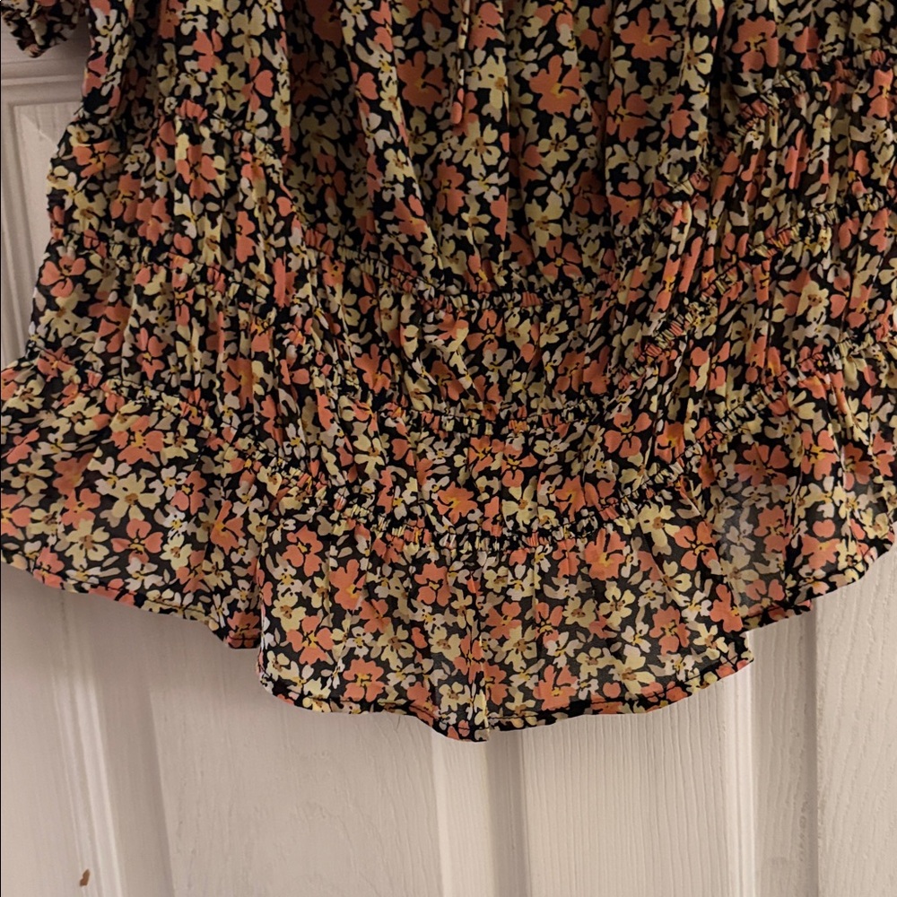 Forever 21 Plus Size Floral Puff Sleeve Top - Picture 3 of 7